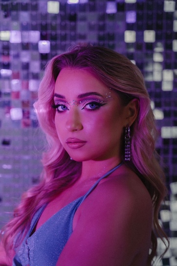 Modelka prezentuje najnowsze zdjęcie z portfolio Agaataa