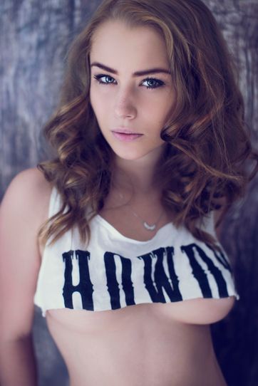 Zdjęcie z portfolio marek (Fotograf), przedstawiające underboob