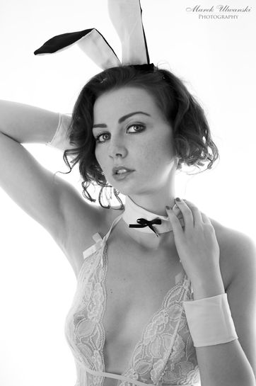 Zdjęcie z portfolio marek (Fotograf), przedstawiające bielizna, sensual, uszy, królik, playboy, czarnobiałe