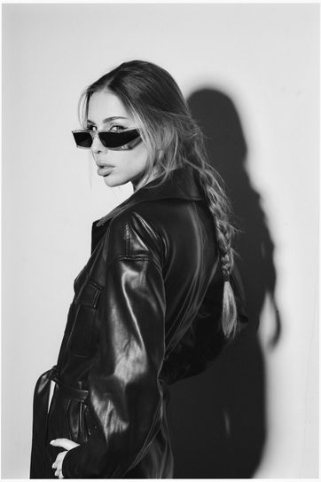 Najlepiej oceniane zdjęcie, wybrane z portfolio Reliakar, przedstawiające fashion, leather, skora, czarnobiale, b&w, studio, portret