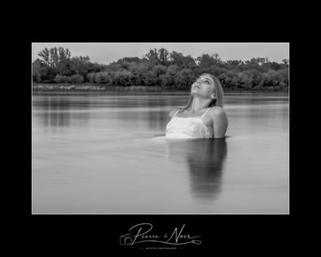 Zdjęcie z portfolio Pierre_de_Noir (Fotograf), przedstawiające woda, cisza, czas, piękno, beauty, girl, dziewczyna