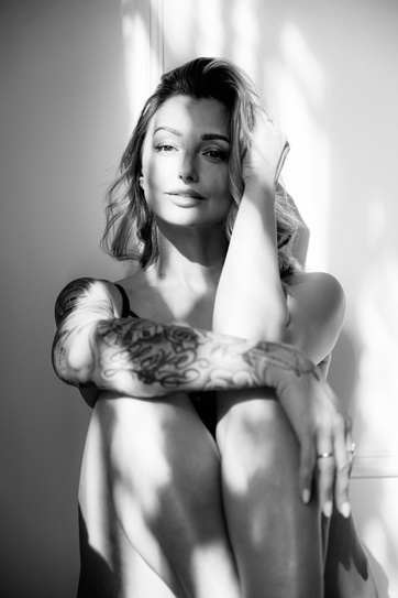 Najlepiej oceniane zdjęcie, wybrane z portfolio losphotography, przedstawiające portret, studio, bielizna