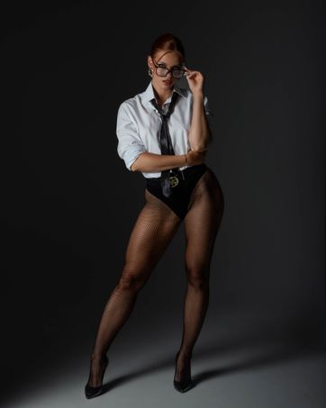 Najlepiej oceniane zdjęcie, wybrane z portfolio maysonove, przedstawiające studio, koszula