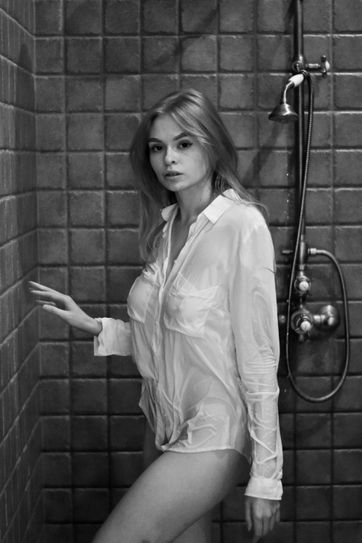 Fotograf prezentuje najnowsze zdjęcie z portfolio Lei_Imagine, przedstawiające sensual, portret, wet, prysznic