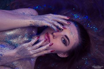 Zdjęcie z portfolio marek (Fotograf), przedstawiające brokat, włosy