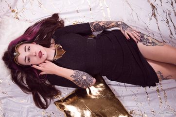 Zdjęcie z portfolio marek (Fotograf), przedstawiające pościel, złoto, poduszka