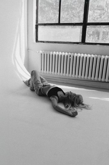 Zdjęcie z portfolio izabellaphotography (Fotograf), przedstawiające kobiece, sensual, studio